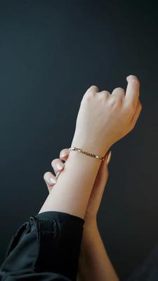 طلای مینیمال،دستبند کارتیه سفید در اصفهان