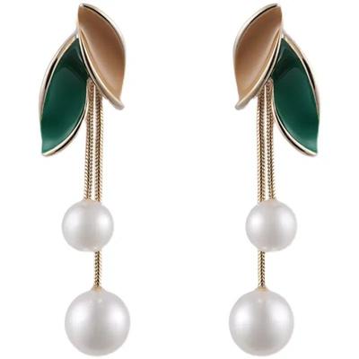 گوشواره برگ دار در شیراز