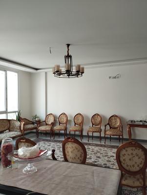 نصب لوستر لهستانی 8شاخه و خدمات برقی و تعمیرات برقی در مشهد