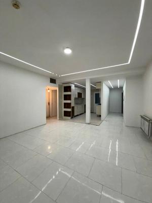 ۸۰متری نوساز کلیدنخورده و فول امکانات با آسانسور در هشتگرد