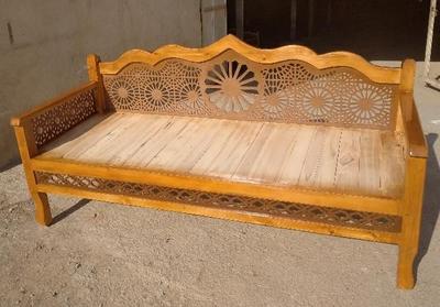 تخت سنتی گران نخرین در اصفهان