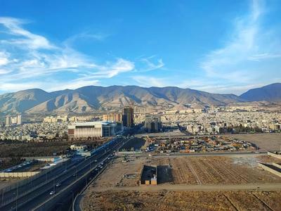 اجاره واحد۱۴۰متر اخرین طبقه برق خوش ساخت تمیز در تهران