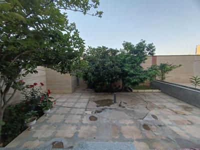 شهر صدرا / 4 واحدی / حیاط اختصاصی / سندتک برگ در شیراز