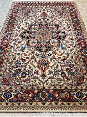 فرش دستباف هریس نقشه تاجری پشم دست‌ریس و رنگ گیاهی در تهران