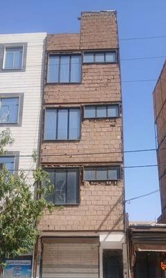 فروشی 40متری بصورت 4طبقه بامغازه بهر خیابان در پاکدشت