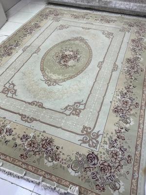 فرش کرم ۱۲ متری در اصفهان
