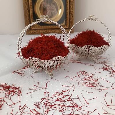 زعفران «نگین صادراتی» برداشت سال. در بروجرد