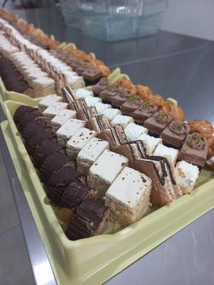 تر ریز مینیاتوری و کیک هایی مراسم و مناسبتی. در اصفهان