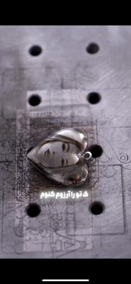 حک چهره و چشم روی پلاک در ایذه