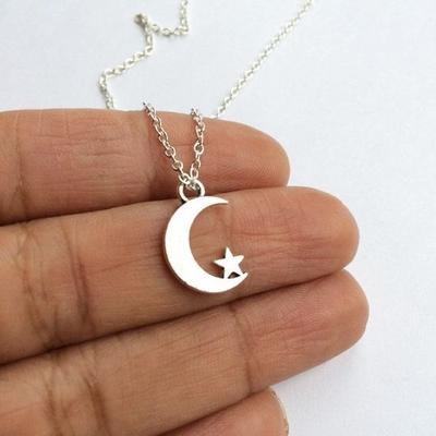 پلاک گردنبندی ماه و ستاره در ایذه