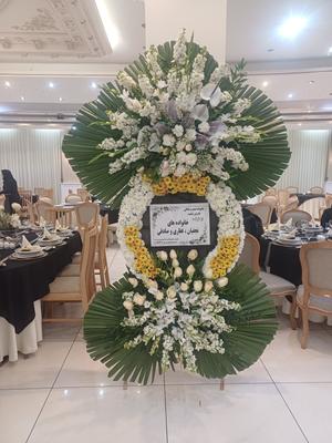 تاج گل ایستاده در تبریز