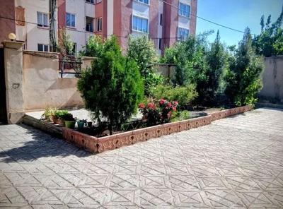 (زیبای جذّاب)80متر/فاز4/طبقه1حیاط خلوت فول پارکینگ در شهرک صنعتی صافدشت