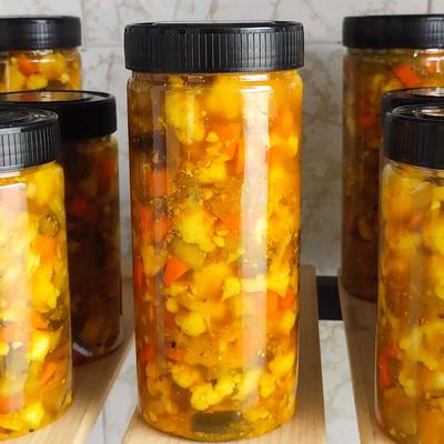 ترشی گل کلم بادمجان در نیشابور