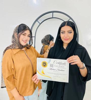 کاشت ناخن و اموزش به صورت اصولی به همراه مدرک در شیراز