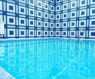 آبدرمانی/شنا/بدنسازی در آب/ورزش در آب / یوگا در آب /پیلاتس در آب در شیراز
