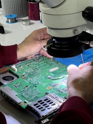 مرکز تخصصی تعمیرات لپ تاپ و کامپیوتر * Lap Tech * در شیراز